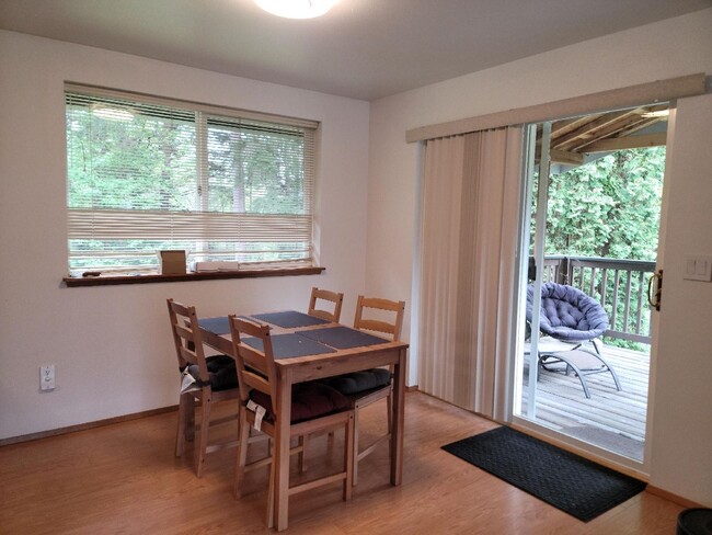 Foto del edificio - 3 Bedroom Home in Convenient Central Kitsa...