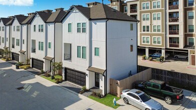 Building Photo - 8502 Kolbe Ln