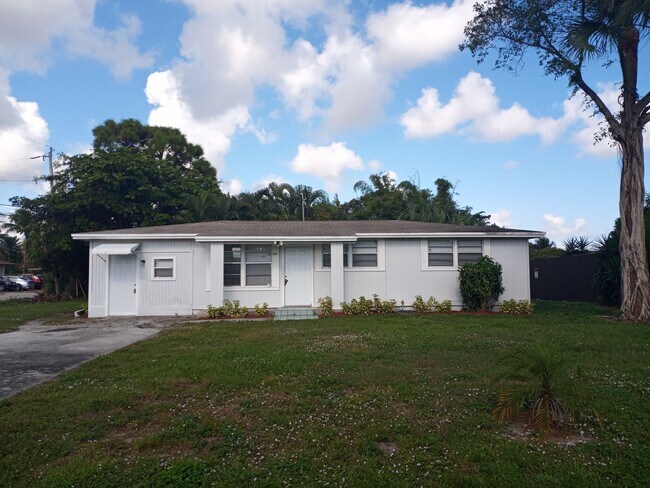 Building Photo - 4/2 HOME FOR RENT!! AVAILABLE NOW