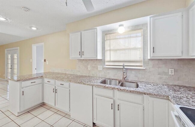 Foto del edificio - 1334 Great Dover Cir