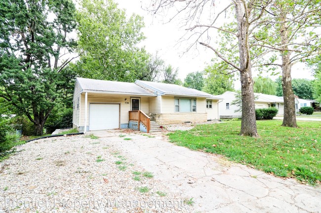 Building Photo - 738 Midland Ave