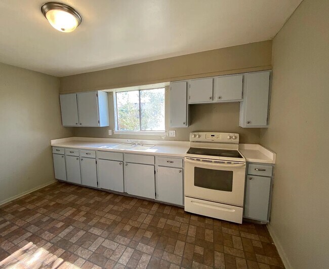 Building Photo - 3215 W Hawthorne Pl