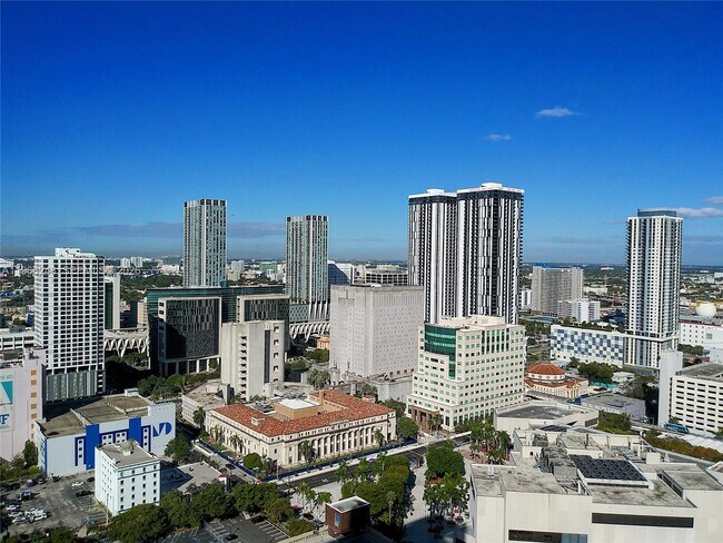 Foto del edificio - 133 NE 2nd Ave