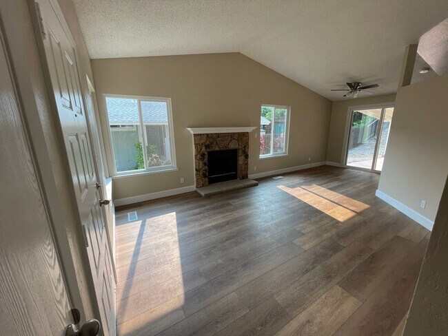 Foto del edificio - 6290 Enchanted Valley Dr