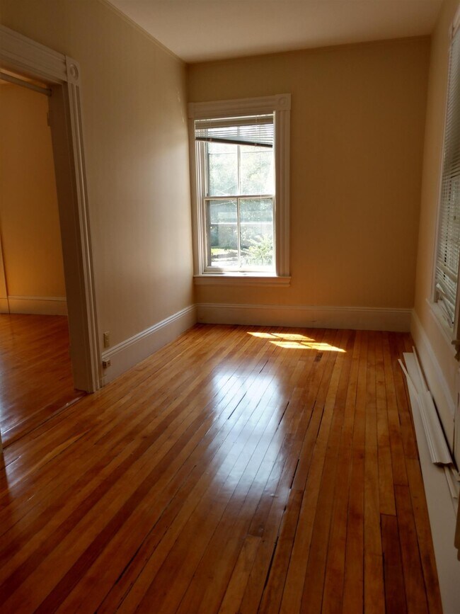 8 Farrington St Unit 2, Arlington, MA 02474 Apartments in Arlington