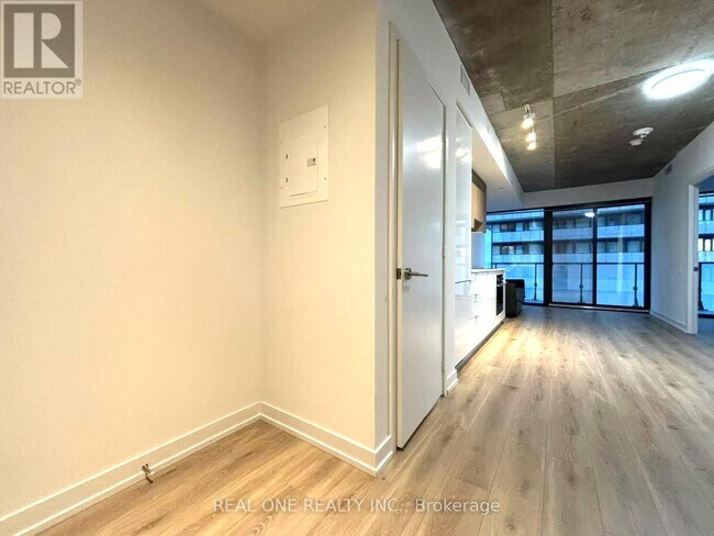 Building Photo - 161-2161 Roehampton Ave