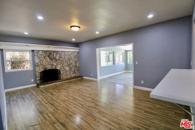 Foto del edificio - 7610 Kelvin Ave