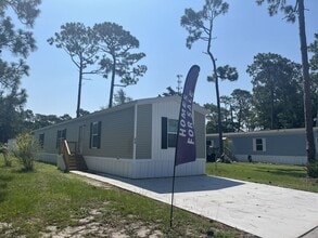 Building Photo - 216 Redwood Dr