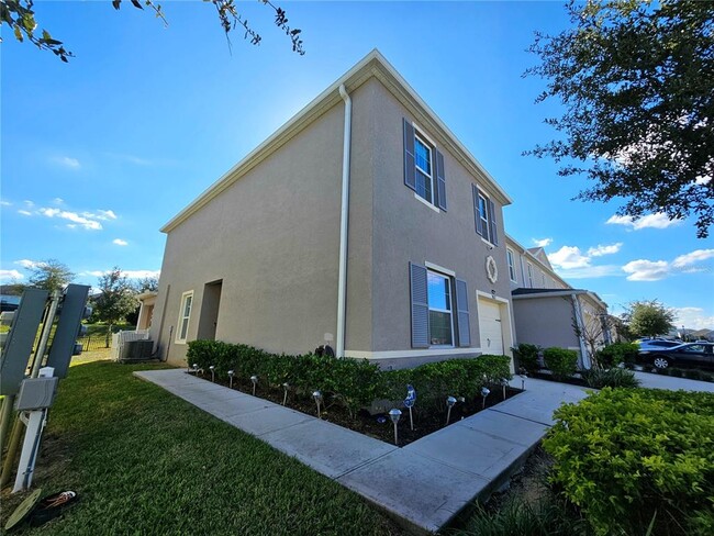 Foto del edificio - 9022 Wildflower Ln