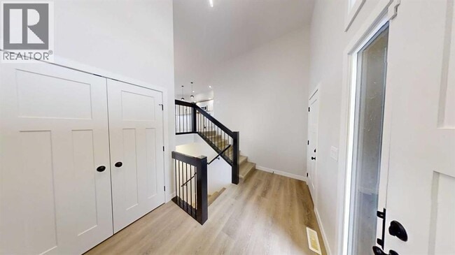 Building Photo - 10669-10133 133 Ave.