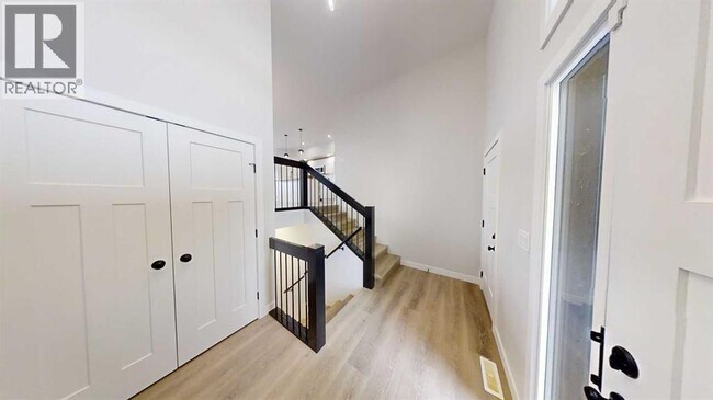 Photo du bâtiment - 10669-10133 133 Ave.