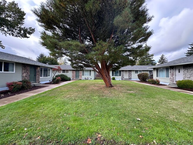 Building Photo - Wood Village Duplex