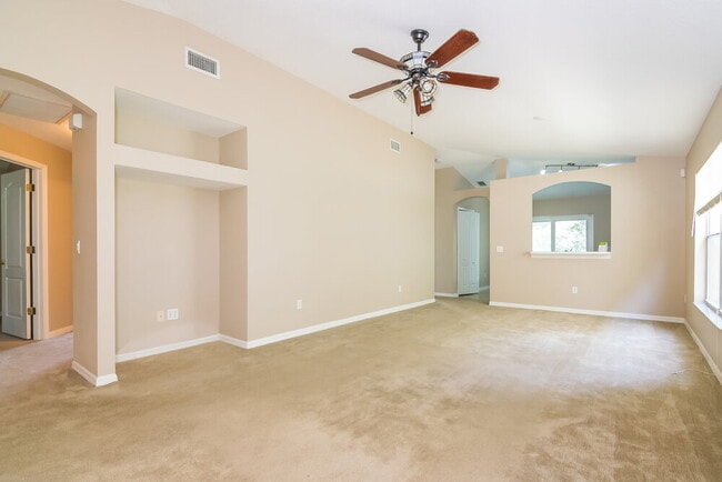 Building Photo - 1120 Lake Shore Ranch Dr