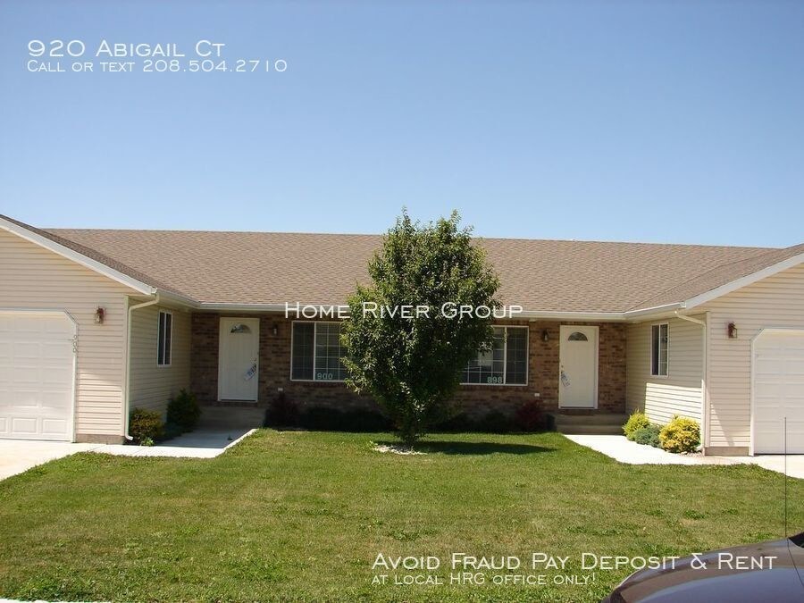 Primary Photo - Abigail Court Twin Home