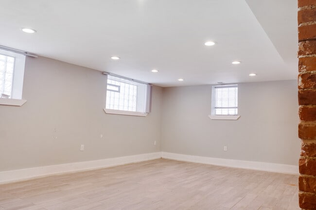 Building Photo - 109 Leicester Ct