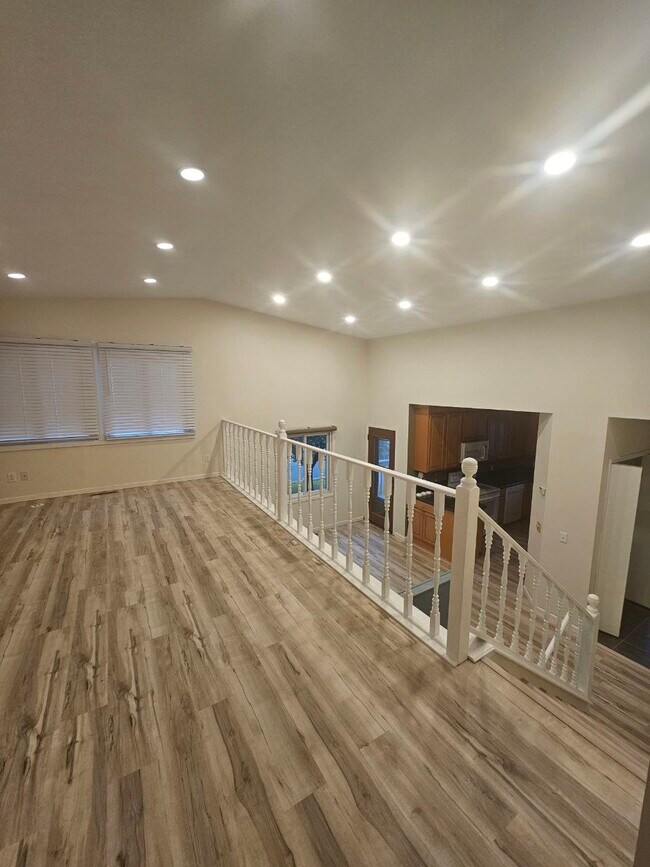 Foto del edificio - 9202 Upland Ln N