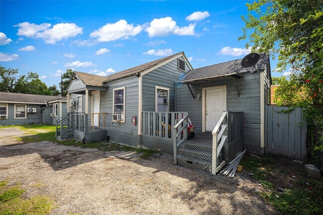 Building Photo - 13928 Bandera St