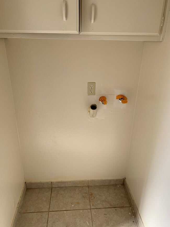 Foto del edificio - 516 N M St