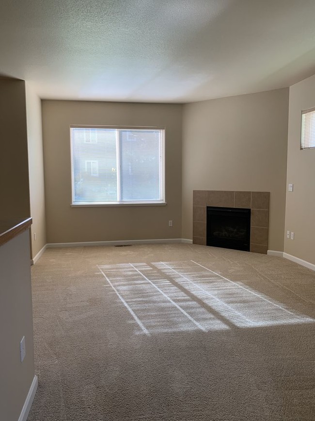 Building Photo - BEAUTIFUL ASPEN WINDS DUPLEX