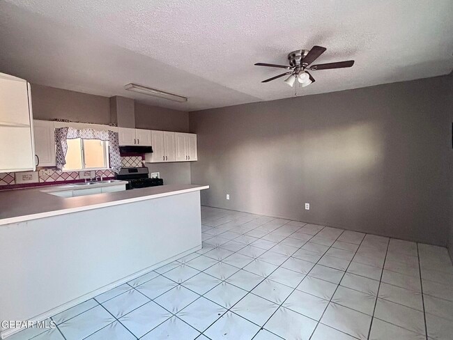 Foto del edificio - 7952 San Jose Rd