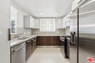 Foto del edificio - 325 N Arnaz Dr