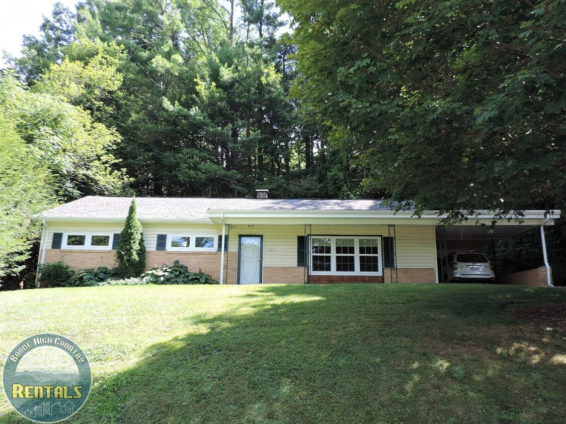 Foto principal - 3bd/2ba Ranch-Style Home Central to Boone