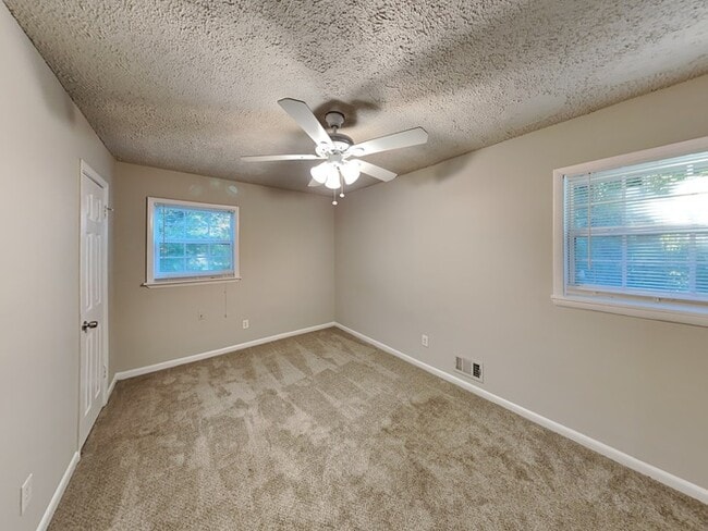 Foto del edificio - 8050 Attleboro Dr