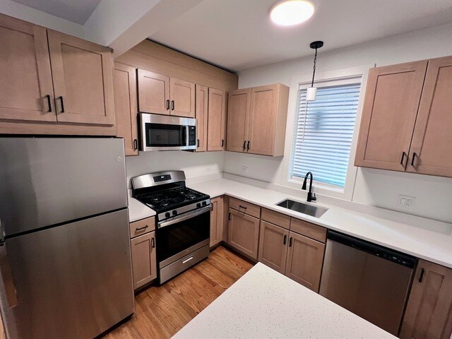 Foto del edificio - 2306 N Hoyne Ave