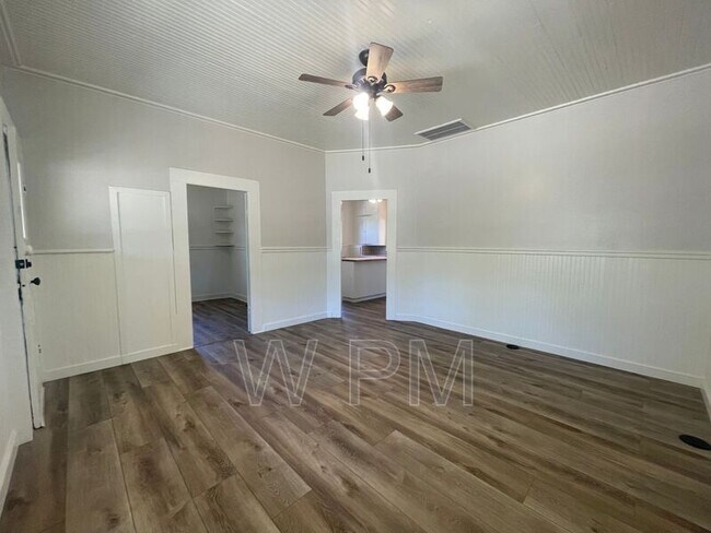 Foto del edificio - 120 Laurel Ave