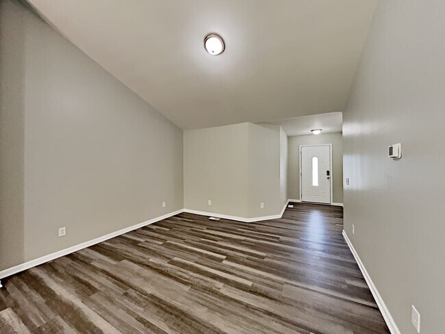 Building Photo - 705 Grass Dr