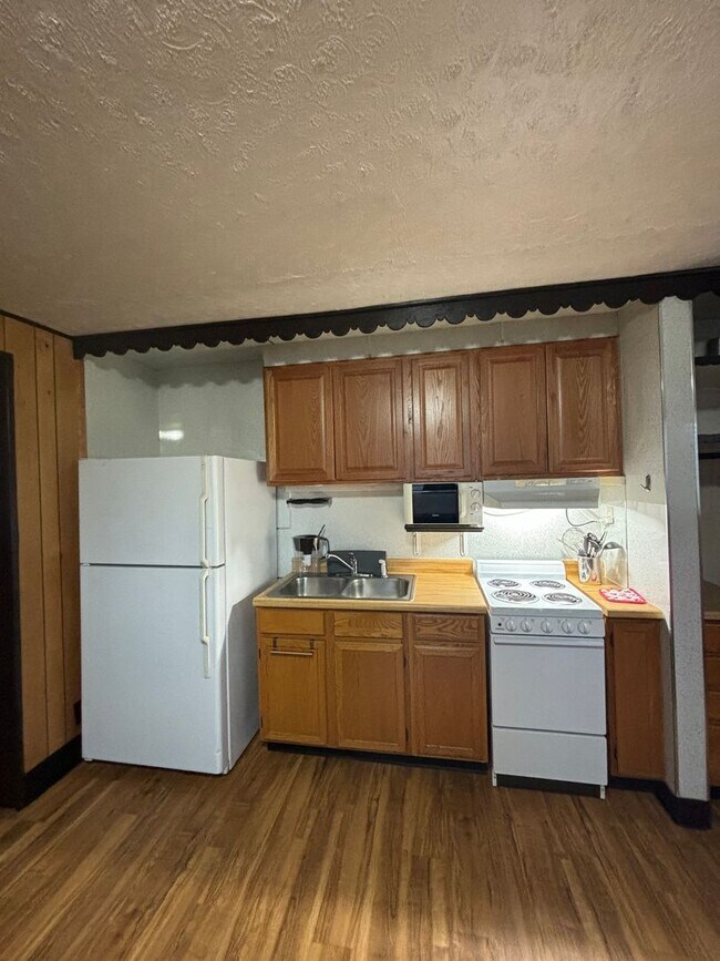 Foto del edificio - All utilities included 1 bedroom furnished unit / Located in North Pole AK / No pets
