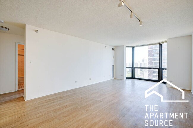 Photo - 1111 N Dearborn St Apartment