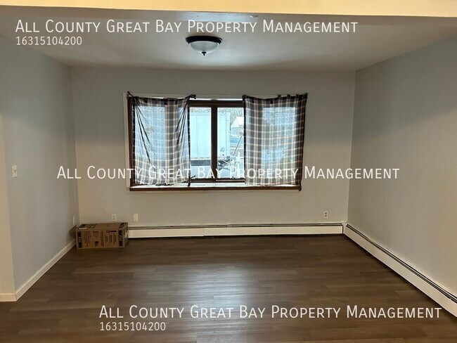 Building Photo - 6 Bedroom in Central Islip Great Location