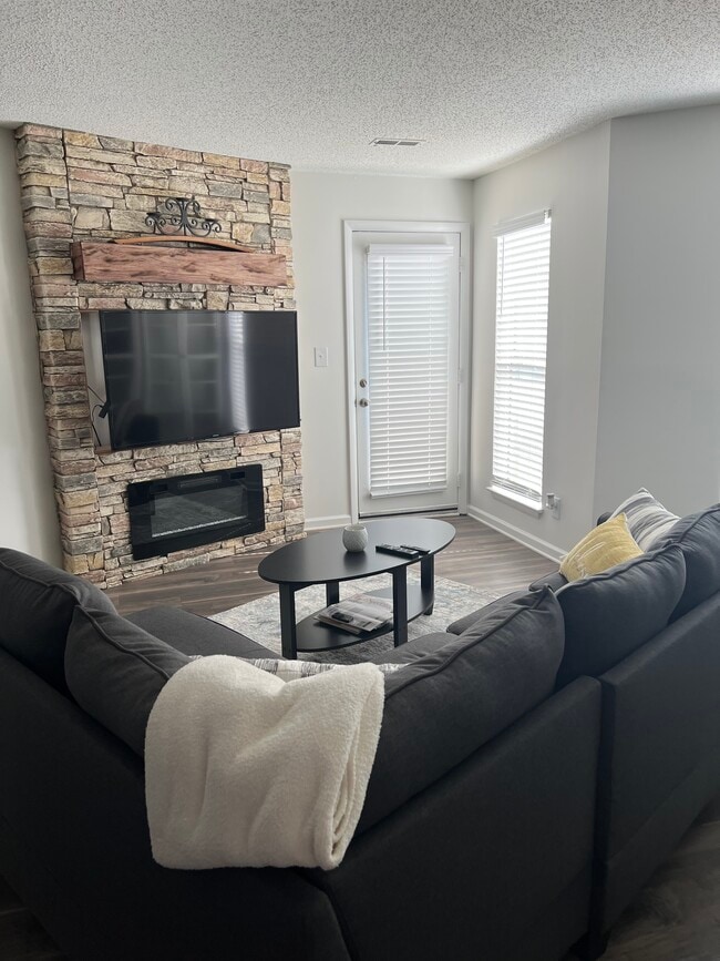 Photo - 11 Hamiltons Bay Ct Apartment