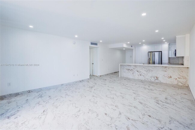 Building Photo - 5838 Collins Ave