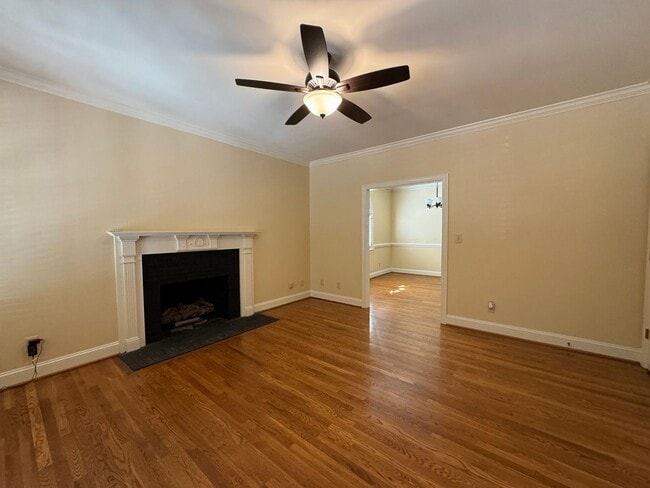 Building Photo - Charming 4 Bed 3.5 Home in Haymount