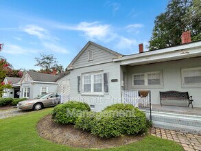 Building Photo - 661 Ravenel St