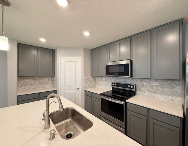 Foto del edificio - 323 Deer Crest Dr