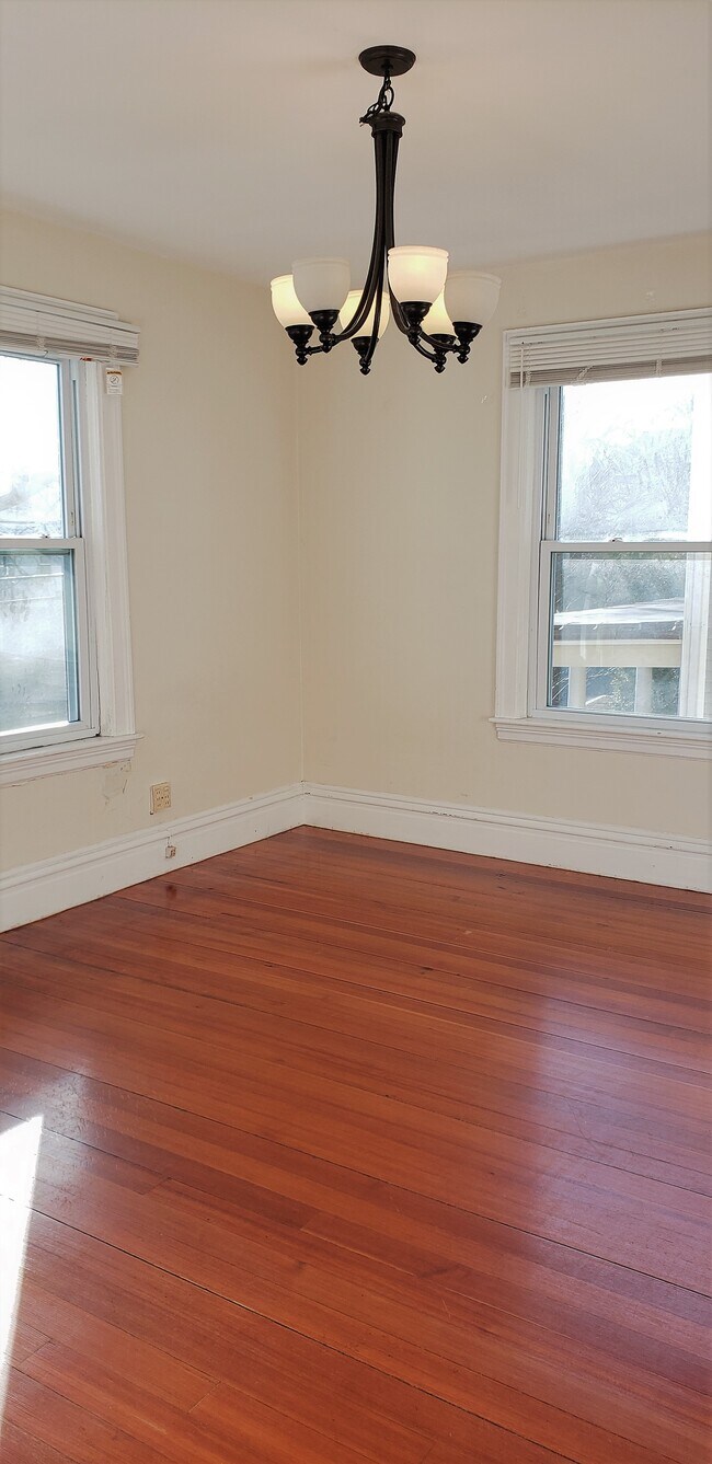 Building Photo - 116 Thorndike St