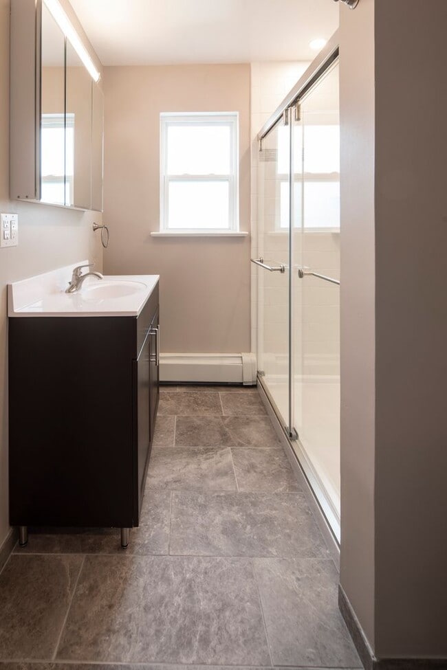 Interior Photo - The Courtyard @ Clifton: In-Unit Washer & Dryer, Heat, Hot & Cold Water, Gas Included, and Bark P...