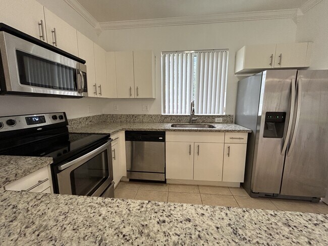 Foto del edificio - 20423 NW 15th Ave