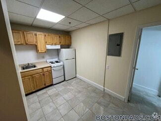 Building Photo - 62 Boylston St