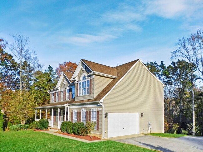 Building Photo - 39955 Claire's Dr