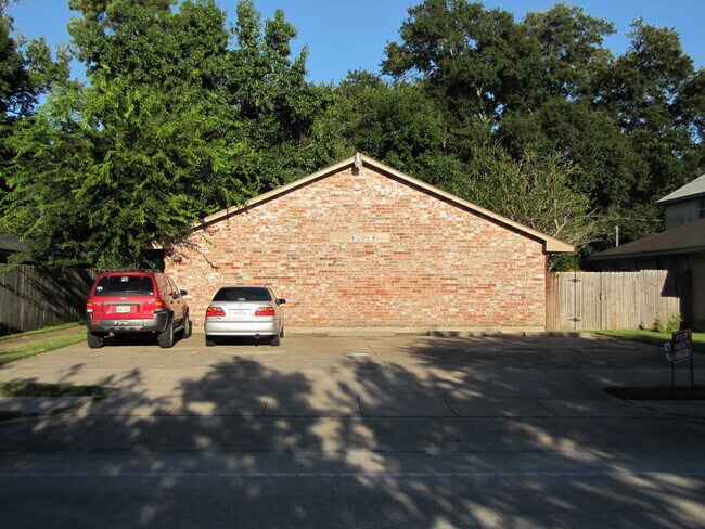 Building Photo - 4006 Blalock Rd