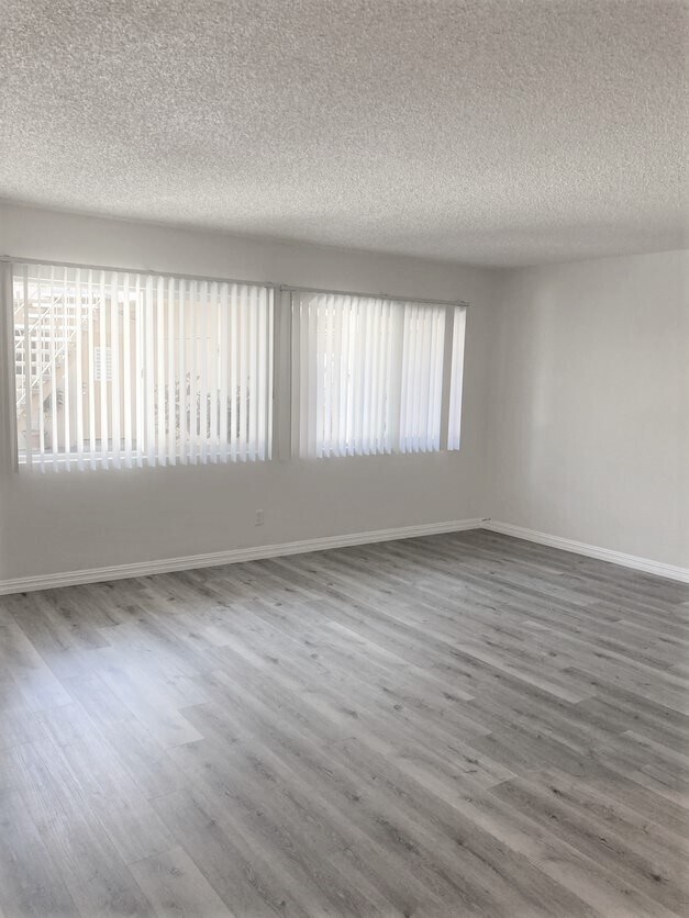 Building Photo - 3100 E 7th St