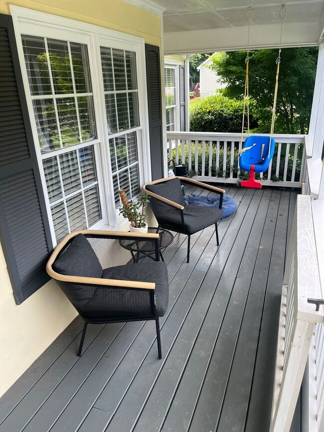 Foto del edificio - Handsome East Side Home