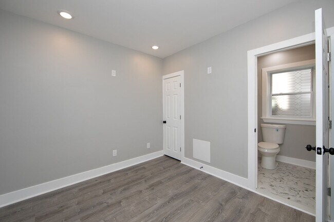 Foto del edificio - Beautiful Gut Renovated 2 Bed/2.5 Bath Apa...
