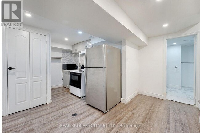 Building Photo - 1098 Sawgrass Crescent