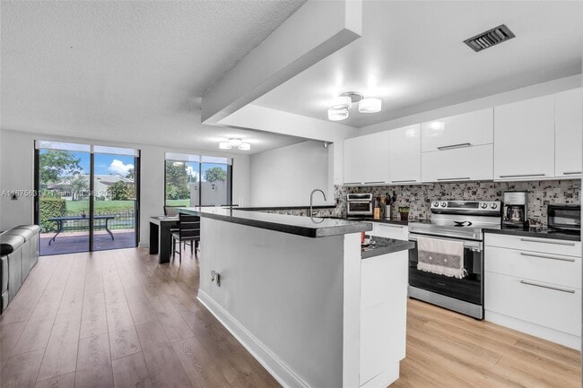 Building Photo - 9931 Costa Del Sol Blvd