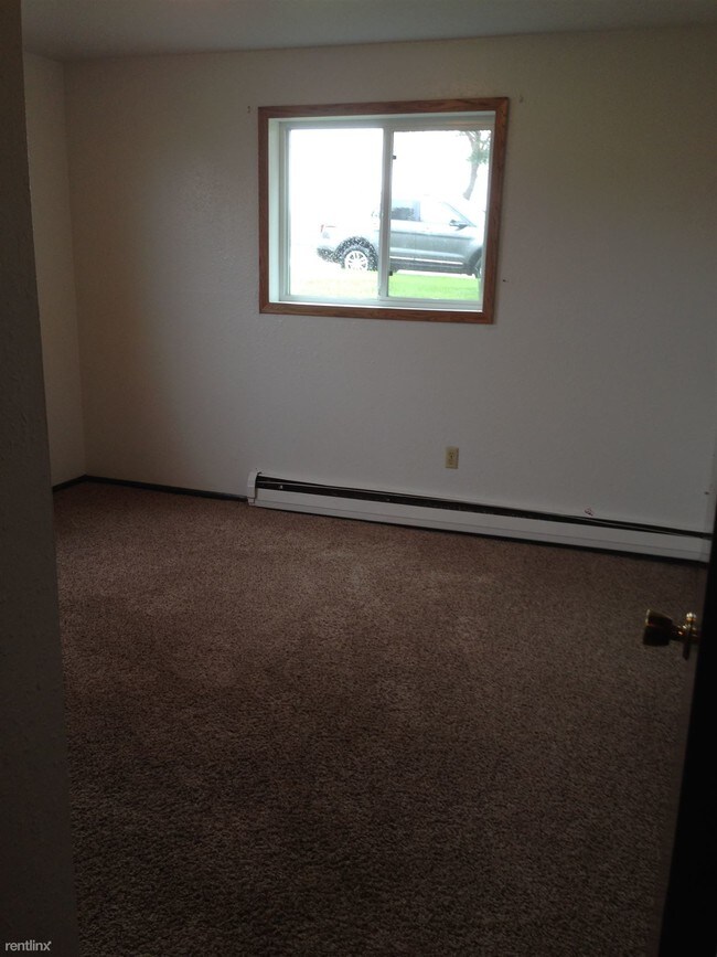 Building Photo - 2 br, 1 bath Apartment - 411 15th Ave NE
